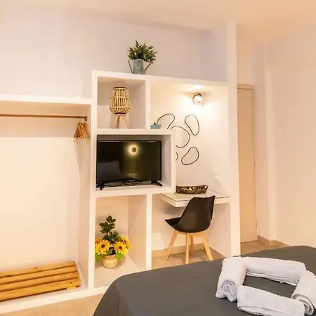 Fouulishouse 3 * Tínos