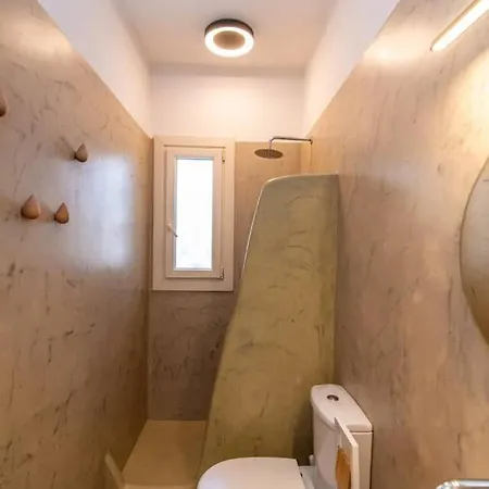 Fouulishouse 3 Apartment