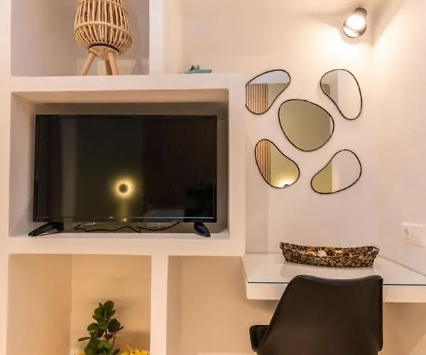 Fouulishouse 3 Tínos